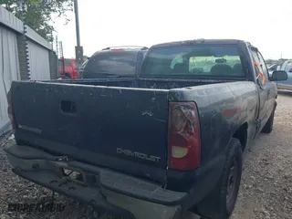 2003 Chevrolet Silverado 1500 LS with VIN 2GCEC19V131108606, listed as a IAAI auction lot 41960648 with 438,892 mi miles. Bid and sale history available at carsss.com. Image 4.