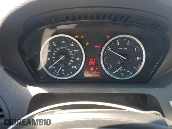 2004 BMW 6 Series 645Ci z VIN WBAEK73424B260298, wystawiony jako Copart lot #56266565 z przebiegiem 139 070 mil mil oraz Tytuł czysty. Historia ofert i sprzedaży dostępna na DreamBid. Obrazek 9.