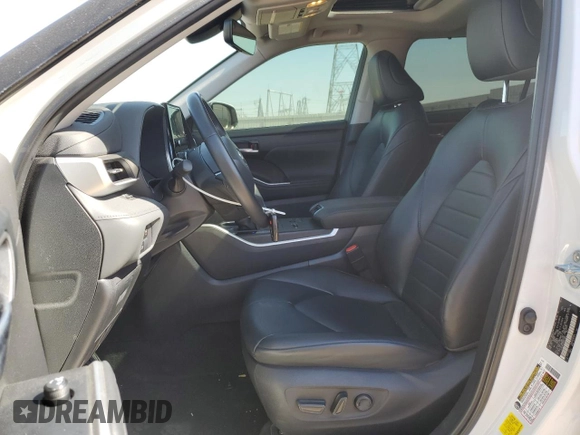 2023 Toyota Highlander L z VIN 5TDKDRAH9PS041904, wystawiony jako Copart lot #57425145 z przebiegiem 30 953 mil mil oraz Szkoda całkowita • Salvage title. Historia ofert i sprzedaży dostępna na DreamBid. Obrazek 7.