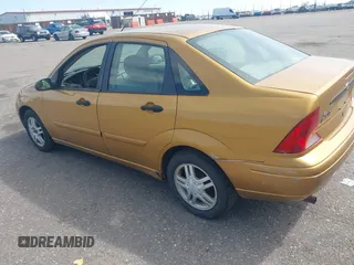 2001 Ford Focus SE with VIN 1FAFP34P81W369028, listed as a IAAI auction lot 40325039 with 147,277 mi miles and . Bid and sale history available at carsss.com. Image 3.