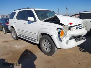 2005 Toyota Sequoia SR5 with VIN 5TDZT34A35S264112, listed as a IAAI auction lot 41193206 with 82,739 mi miles. Bid and sale history available at carsss.com. Image 1.