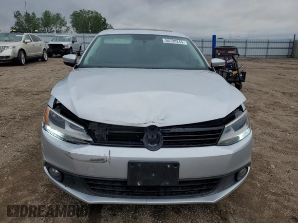 2012 Volkswagen Jetta TDI w/Premium & Nav z VIN 3VWLL7AJ8CM365576, wystawiony jako Copart lot #56728245 z przebiegiem 102 088 mil mil oraz Szkoda całkowita • Salvage title. Historia ofert i sprzedaży dostępna na DreamBid. Obrazek 5.