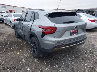 2025 Chevrolet Trax ACTIV with VIN KL77LKEP1SC109069, listed as a IAAI auction lot 41090492 with 1,114 mi miles. Bid and sale history available at carsss.com. Image 3.