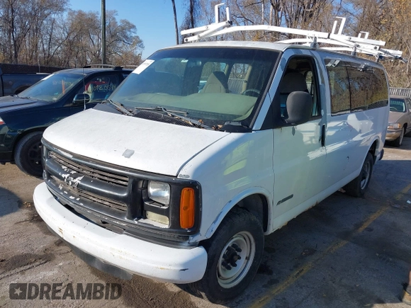 2001 Chevrolet City Express Cargo z VIN 1GNGG25R911208054, wystawiony jako IAAI lot #40999785 z przebiegiem 238 227 mil mil oraz . Historia ofert i sprzedaży dostępna na DreamBid. Obrazek 2.