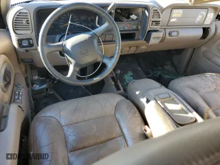 1998 Chevrolet Tahoe with VIN 1GNEK13R2WJ346738, listed as a Copart auction lot 82112764 with 135,422 mi miles and Salvage Title. Bid and sale history available at carsss.com. Image 8.