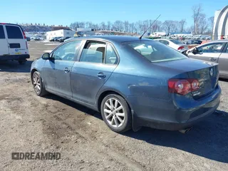 2010 Volkswagen Jetta SE with VIN 3VWRZ7AJ5AM142045, listed as a IAAI auction lot 41624932 with 139,331 mi miles and . Bid and sale history available at DreamBid. Image 3.