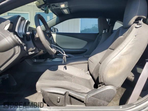 2014 Chevrolet Camaro LS z VIN 2G1FA1E35E9255913, wystawiony jako Copart lot #56976695 z przebiegiem 231 070 mil mil oraz Szkoda całkowita • Salvage title. Historia ofert i sprzedaży dostępna na DreamBid. Obrazek 7.