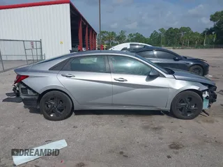 2023 Hyundai Elantra SEL z VIN 5NPLM4AG8PH090614, wystawiony jako IAAI lot #42611835 z przebiegiem 37 644 mil mil oraz . Historia ofert i sprzedaży dostępna na DreamBid. Obrazek 14.