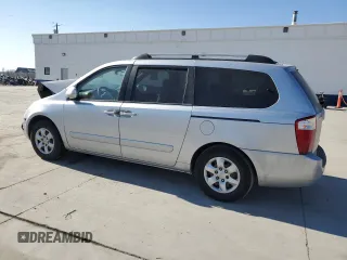 2008 Kia Sedona LX with VIN KNDMB233286244304, listed as a Copart auction lot 43228595 with 233,940 mi miles and Salvage Title. Bid and sale history available at DreamBid. Image 2.