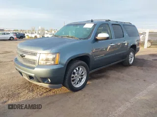 2008 Chevrolet Suburban LTZ with VIN 3GNFK16308G140995, listed as a IAAI auction lot 41720903 with 260,001 mi miles. Bid and sale history available at carsss.com. Image 2.