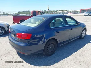 2013 Volkswagen Jetta SE z VIN 3VWDX7AJ0DM396590, wystawiony jako IAAI lot #41829922 z przebiegiem 133 356 mil mil oraz . Historia ofert i sprzedaży dostępna na DreamBid. Obrazek 4.