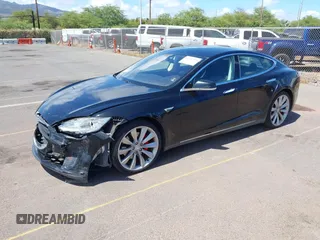 2013 Tesla Model S z VIN 5YJSA1CG0DFP17932, wystawiony jako IAAI lot #42212413 z przebiegiem 76 214 mil mil oraz . Historia ofert i sprzedaży dostępna na DreamBid. Obrazek 19.