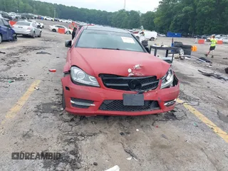 2013 Mercedes-Benz C 250 с VIN WDDGJ4HB7DG051801, выставлен на аукционе IAAI как лот 42419210 с пробегом 78 241 миль миль и . История ставок и продаж доступна на DreamBid. Изображение 6.