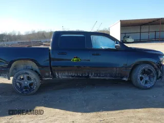 2020 Ram 1500 Big Horn z VIN 1C6SRFFT5LN330864, wystawiony jako IAAI lot #41457715 z przebiegiem 53 226 mil mil oraz . Historia ofert i sprzedaży dostępna na DreamBid. Obrazek 13.
