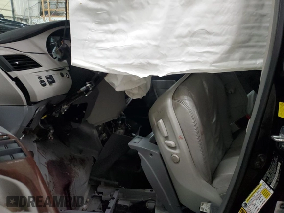 2011 Toyota Sienna XLE AAS with VIN 5TDYK3DC6BS133784, listed as a Copart auction lot 50106685 with 0 mi miles and Salvage Title. Bid and sale history available at carsss.com. Image 7.