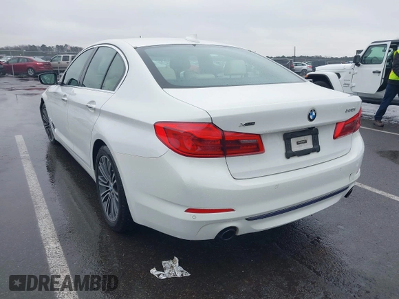 2018 BMW 5 Series 530i xDrive z VIN WBAJA7C52JWC75823, wystawiony jako IAAI lot #41544671 z przebiegiem 138 327 mil mil oraz . Historia ofert i sprzedaży dostępna na DreamBid. Obrazek 3.