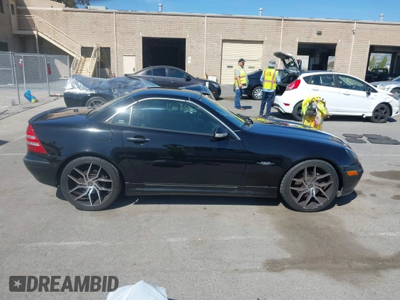 2004 Mercedes-Benz SLK 230/320 z VIN WDBKK65FX4F308099, wystawiony jako IAAI lot #42320907 z przebiegiem 173 122 mil mil oraz . Historia ofert i sprzedaży dostępna na DreamBid. Obrazek 13.