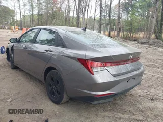 2023 Hyundai Elantra Blue z VIN KMHLM4AJ3PU059056, wystawiony jako IAAI lot #41970899 z przebiegiem 14 803 mil mil oraz . Historia ofert i sprzedaży dostępna na DreamBid. Obrazek 3.