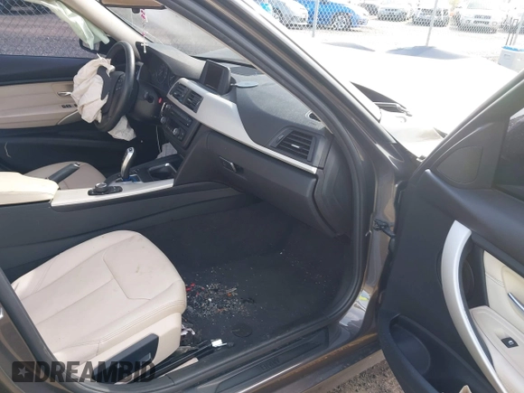 2015 BMW 3 Series 320i xDrive с VIN WBA3C3G50FNT50924, выставлен на аукционе IAAI как лот 42084473 с пробегом Не указан миль и . История ставок и продаж доступна на DreamBid. Изображение 5.