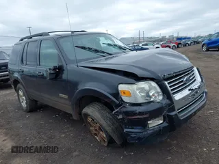 2008 Ford Explorer XLT with VIN 1FMEU73E98UB22902, listed as a IAAI auction lot 42050339 with 215,304 mi miles. Bid and sale history available at carsss.com. Image 1.