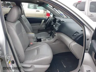 2011 Toyota Highlander with VIN 5TDZK3EH9BS030051, listed as a IAAI auction lot 41436897 with 253,513 mi miles. Bid and sale history available at carsss.com. Image 5.