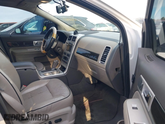2009 Lincoln MKX with VIN 2LMDU68C79BJ01006, listed as a IAAI auction lot 41586045 with 226,175 mi miles. Bid and sale history available at carsss.com. Image 5.