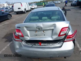 2011 Toyota Camry LE z VIN 4T1BF3EK2BU605745, wystawiony jako IAAI lot #42025820 z przebiegiem 156 094 mil mil oraz . Historia ofert i sprzedaży dostępna na DreamBid. Obrazek 16.