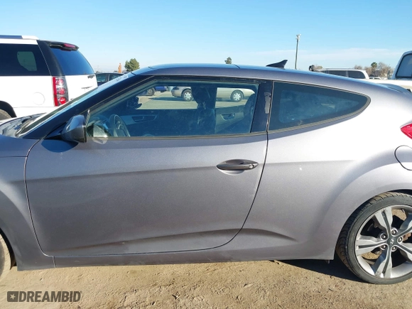 2015 Hyundai Veloster RE:FLEX with VIN KMHTC6AD2FU240091, listed as a IAAI auction lot 41425364 with 68,444 mi miles. Bid and sale history available at carsss.com. Image 14.