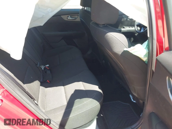 2021 Kia Forte LXS z VIN 3KPF24AD2ME309060, wystawiony jako IAAI lot #42220259 z przebiegiem 79 298 mil mil oraz . Historia ofert i sprzedaży dostępna na DreamBid. Obrazek 8.