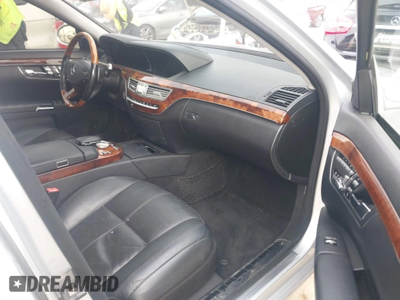2009 Mercedes-Benz S-Class 5.5L V8 with VIN WDDNG71XX9A273403, listed as a IAAI auction lot 41540086 with 142,140 mi miles. Bid and sale history available at carsss.com. Image 5.
