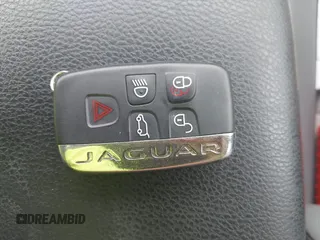 2020 Jaguar F-Pace 25t R-Sport z VIN SADCL2FX9LA628825, wystawiony jako IAAI lot #42124898 z przebiegiem 65 458 mil mil oraz . Historia ofert i sprzedaży dostępna na DreamBid. Obrazek 11.