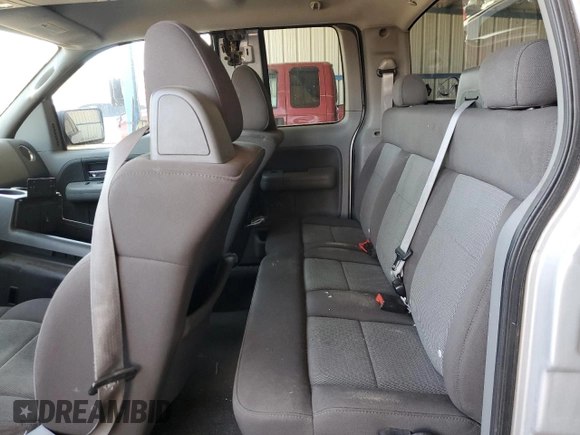 2004 Ford F-150 STX z VIN 1FTRX12WX4FA01069, wystawiony jako Copart lot #71503874 z przebiegiem 241 284 mil mil oraz Czysty tytuł • Clean title. Historia ofert i sprzedaży dostępna na DreamBid. Obrazek 10.