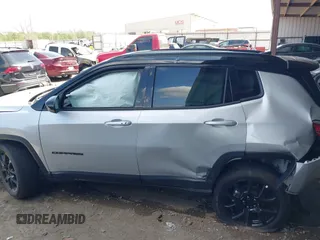 2024 Jeep Compass Latitude with VIN 3C4NJDBN4RT170123, listed as a IAAI auction lot 41891351 with 10,547 mi miles and . Bid and sale history available at carsss.com. Image 15.
