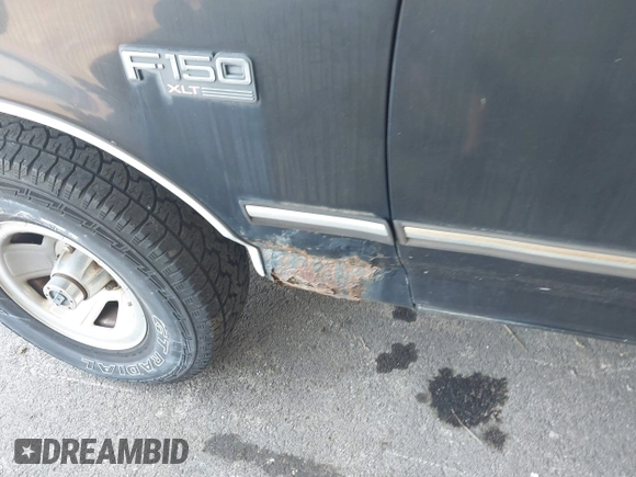 1995 Ford F-150 z VIN 1FTEF14HXSNA28985, wystawiony jako IAAI lot #42630297 z przebiegiem Nie podano mil oraz . Historia ofert i sprzedaży dostępna na DreamBid. Obrazek 19.