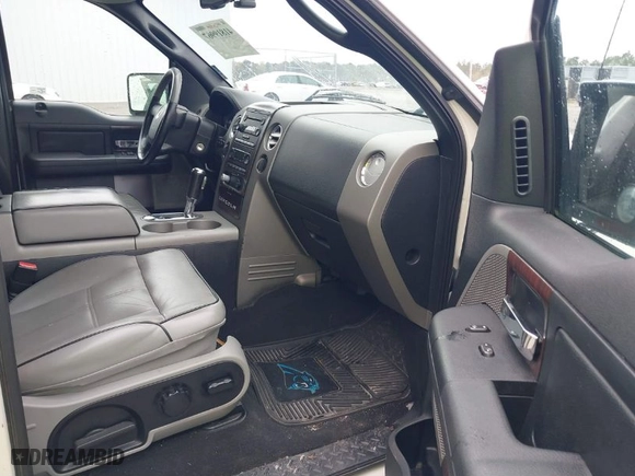 2006 Lincoln Mark LT with VIN 5LTPW18516FJ22601, listed as a IAAI auction lot 41819967 with 231,890 mi miles. Bid and sale history available at carsss.com. Image 5.