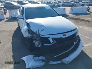 2016 Kia Optima LX z VIN 5XXGT4L33GG014082, wystawiony jako IAAI lot #41870030 z przebiegiem 137 849 mil mil oraz . Historia ofert i sprzedaży dostępna na DreamBid. Obrazek 1.