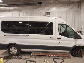 2019 Ford Transit Passenger XL with VIN 1FBZX2CM8KKA07514, listed as a IAAI auction lot 41235965 with 58,224 mi miles. Bid and sale history available at carsss.com. Image 13.