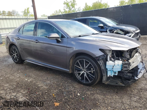 2022 Toyota Camry SE with VIN 4T1G11AK3NU628874, listed as a Copart auction lot 56055995 with 122,778 mi miles and Clean Title. Bid and sale history available at DreamBid. Image 4.