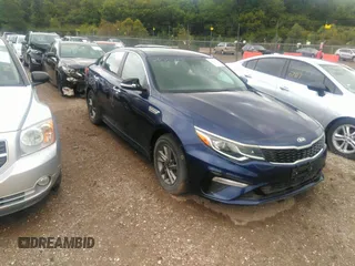 2020 Kia Optima LX z VIN 5XXGT4L32LG405086, wystawiony jako IAAI lot #39967991 z przebiegiem 58 255 mil mil oraz . Historia ofert i sprzedaży dostępna na DreamBid. Obrazek 1.