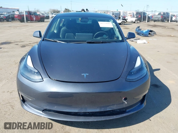 2022 Tesla Model 3 Long Range z VIN 5YJ3E1EB2NF251772, wystawiony jako IAAI lot #41773684 z przebiegiem 28 500 mil mil oraz . Historia ofert i sprzedaży dostępna na DreamBid. Obrazek 12.