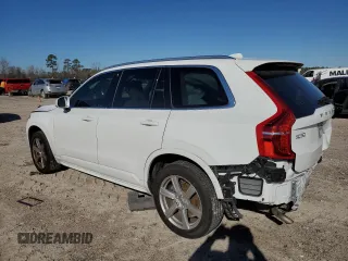 2022 Volvo XC90 Momentum with VIN YV4102PK9N1857620, listed as a Copart auction lot 87395714 with 34,325 mi miles and Salvage Title. Bid and sale history available at carsss.com. Image 2.