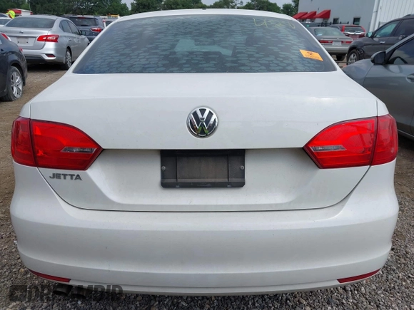 2013 Volkswagen Jetta S z VIN 3VW2K7AJ2DM236653, wystawiony jako IAAI lot #42163312 z przebiegiem 133 000 mil mil oraz . Historia ofert i sprzedaży dostępna na DreamBid. Obrazek 16.