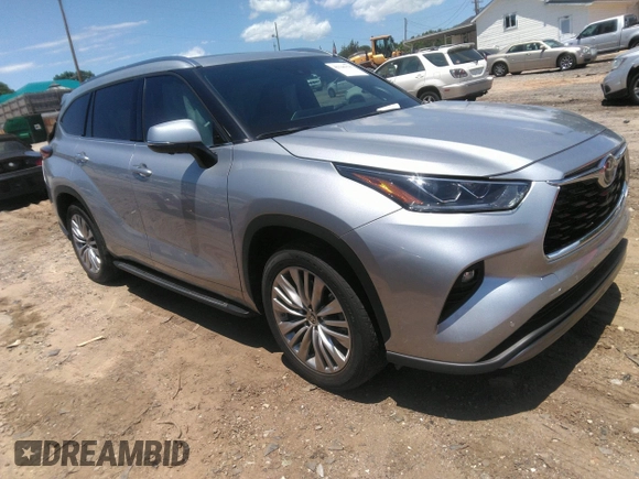 2023 Toyota Highlander L z VIN 5TDKDRAH7PS047667, wystawiony jako IAAI lot #42346321 z przebiegiem 24 917 mil mil oraz . Historia ofert i sprzedaży dostępna na DreamBid. Obrazek 1.