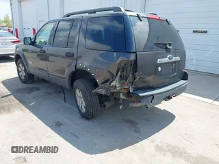 2006 Ford Explorer XLT z VIN 1FMEU73E86UA50085, wystawiony jako IAAI lot #42193785 z przebiegiem 211 343 mil mil oraz . Historia ofert i sprzedaży dostępna na DreamBid. Obrazek 3.