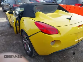2007 Pontiac Solstice z VIN 1G2MB35B77Y132275, wystawiony jako IAAI lot #41435627 z przebiegiem 87 635 mil mil oraz . Historia ofert i sprzedaży dostępna na DreamBid. Obrazek 3.