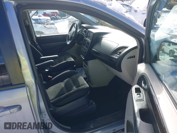 2017 Dodge Grand Caravan SE Plus z VIN 2C4RDGBG7HR789747, wystawiony jako IAAI lot #41289595 z przebiegiem 89 577 mil mil oraz . Historia ofert i sprzedaży dostępna na DreamBid. Obrazek 5.