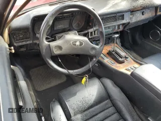 1989 Jaguar XJS z VIN SAJNL4841KC160063, wystawiony jako Copart lot #57462075 z przebiegiem 120 979 mil mil oraz Szkoda całkowita • Salvage title. Historia ofert i sprzedaży dostępna na DreamBid. Obrazek 8.