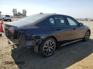 2024 BMW i5 eDrive40 z VIN WBY33FK04RCR21619, wystawiony jako Copart lot #71286594 z przebiegiem 6270 mil mil oraz Szkody całkowita. Historia ofert i sprzedaży dostępna na DreamBid. Obrazek 3.