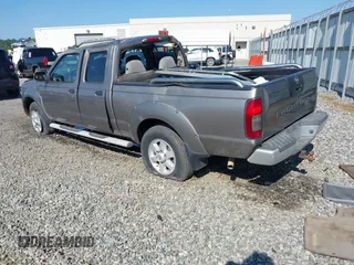 2003 Nissan Frontier SE z VIN 1N6ED29X43C402027, wystawiony jako IAAI lot #42252471 z przebiegiem 104 233 mil mil oraz . Historia ofert i sprzedaży dostępna na DreamBid. Obrazek 3.