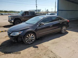2010 Volkswagen CC Luxury z VIN WVWHP7AN0AE550319, wystawiony jako Copart lot #70346304 z przebiegiem 180 878 mil mil oraz Szkoda całkowita • Salvage title. Historia ofert i sprzedaży dostępna na DreamBid. Obrazek 1.